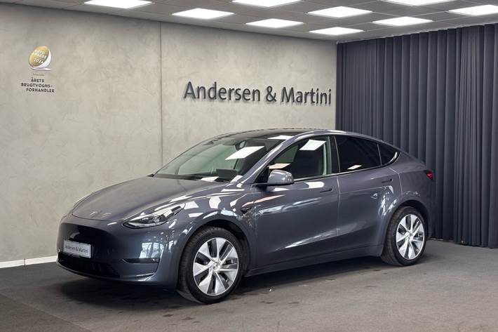 Grå Tesla Model Y fra 2021