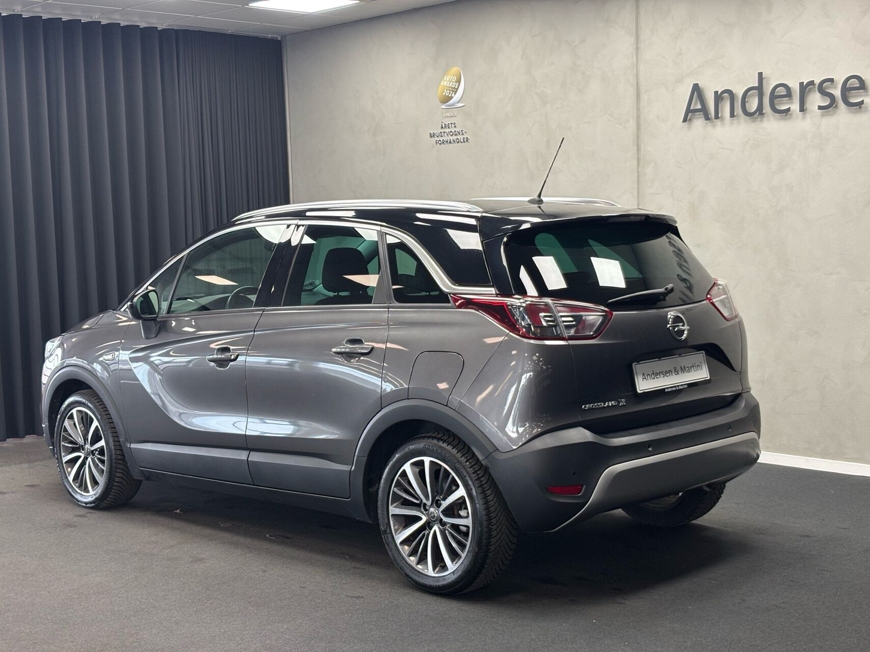 Grå Opel Crossland X fra 2020