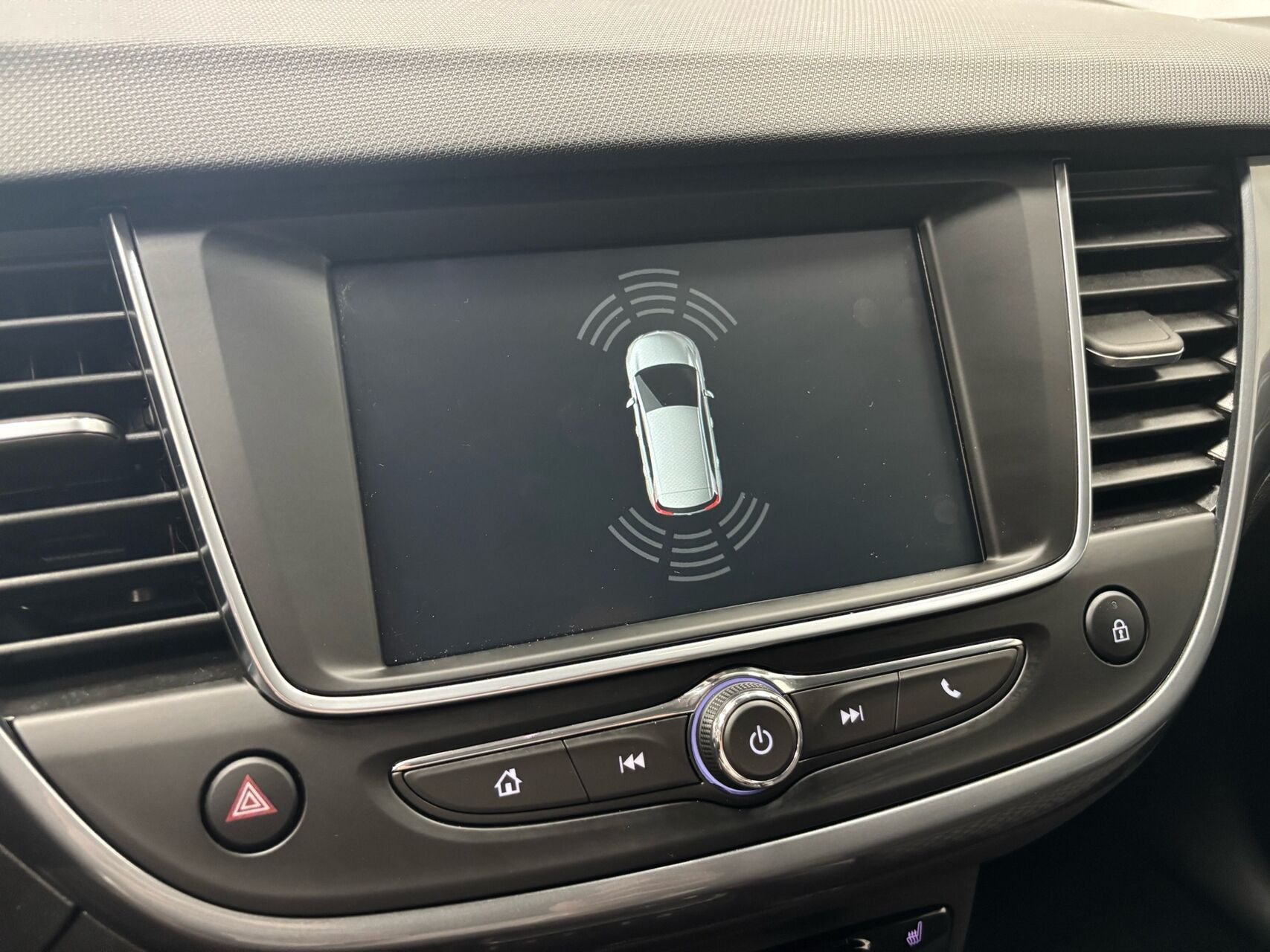 Grå Opel Crossland X fra 2020