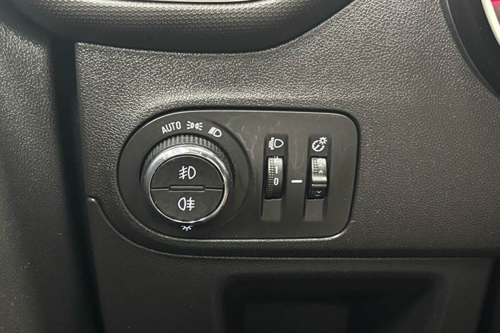 Grå Opel Crossland X fra 2020
