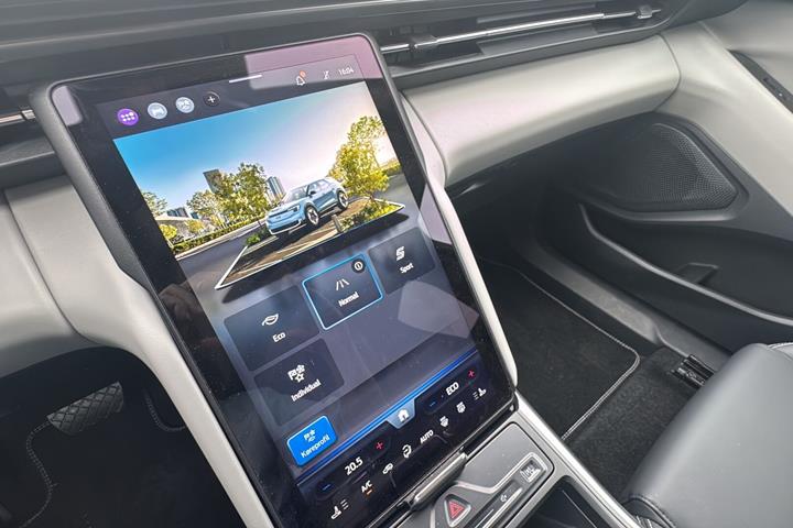 Hvid Ford Explorer fra 2025