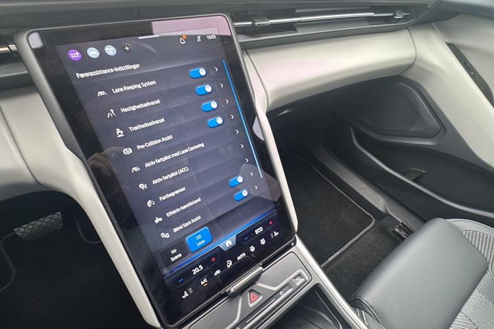 Hvid Ford Explorer fra 2025
