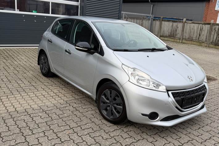 Sølv Peugeot 208 fra 2017
