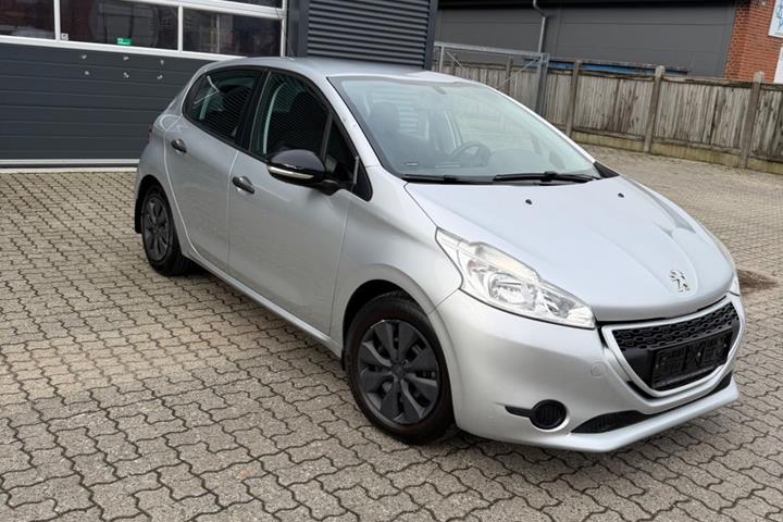 Sølv Peugeot 208 fra 2017