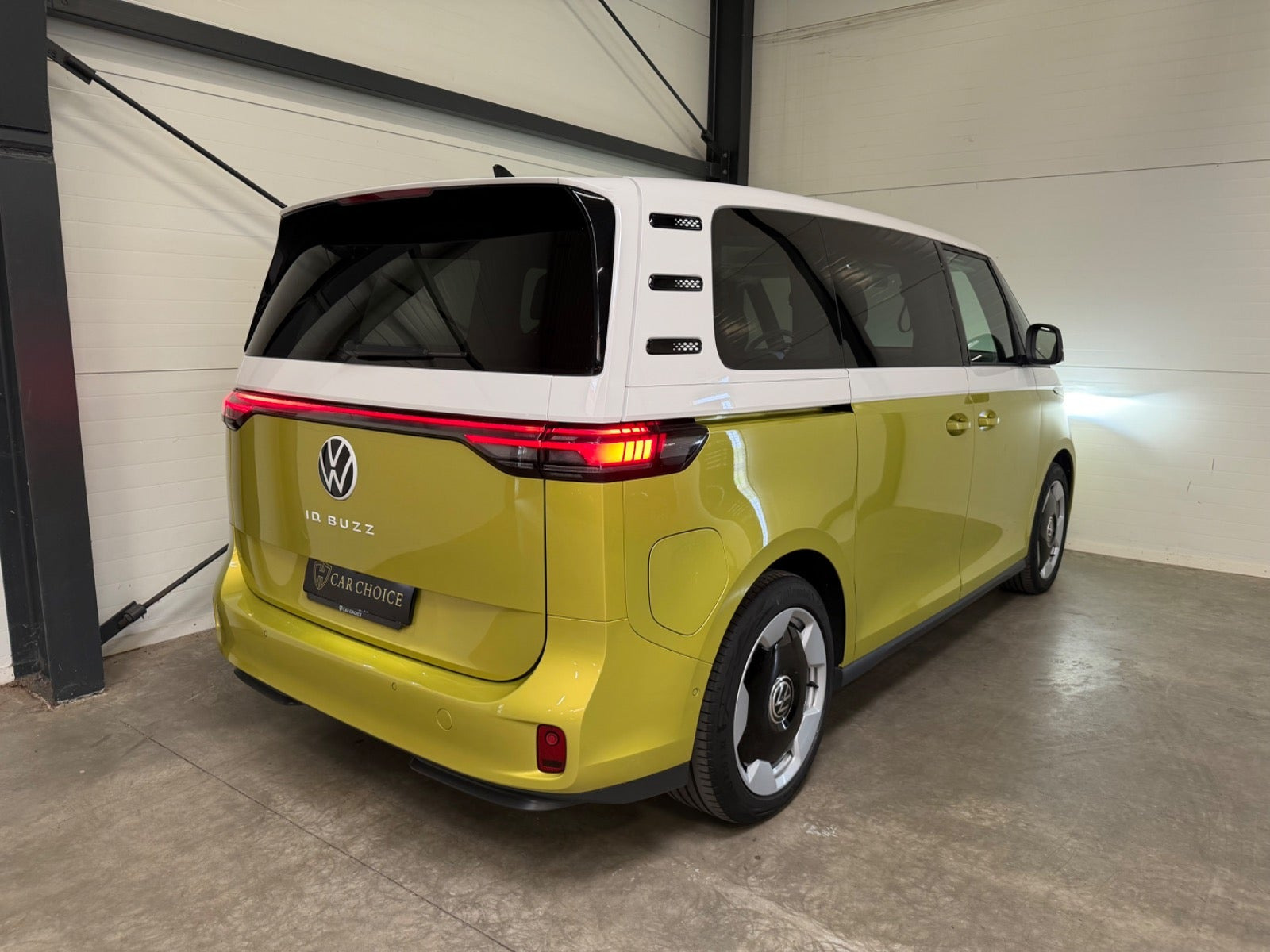 Gul VW ID.Buzz fra 2024