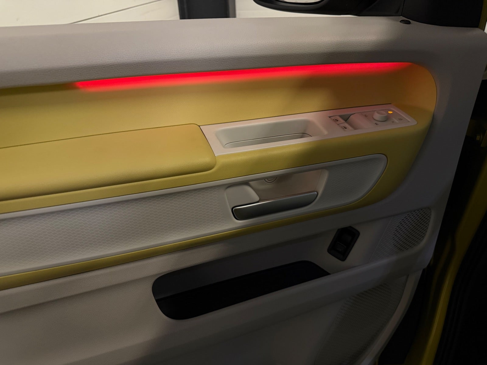 Gul VW ID.Buzz fra 2024