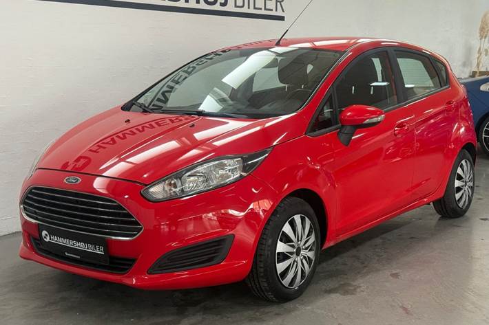 Rød Ford Fiesta fra 2015