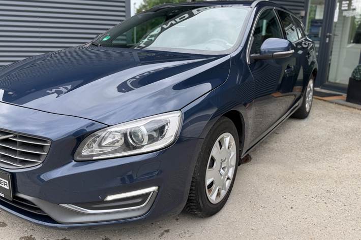Blå Volvo V60 fra 2015
