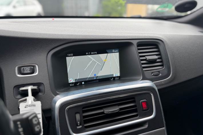 Blå Volvo V60 fra 2015