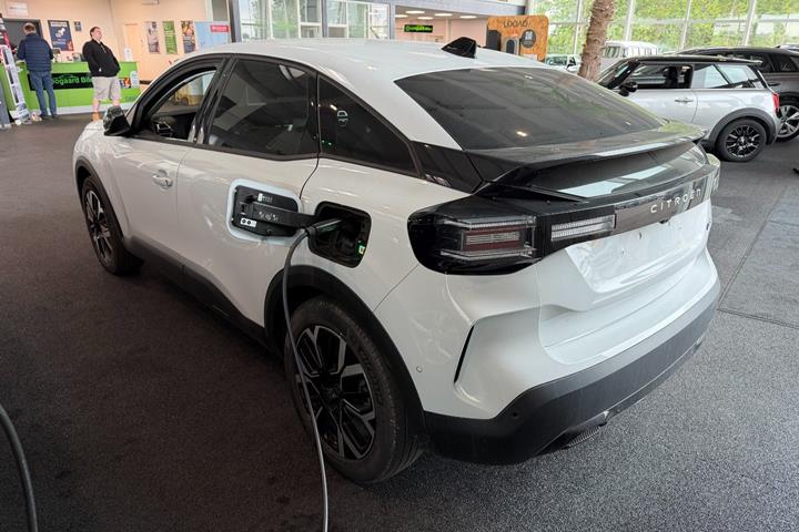 Hvid Citroën ë-C4 fra 2025