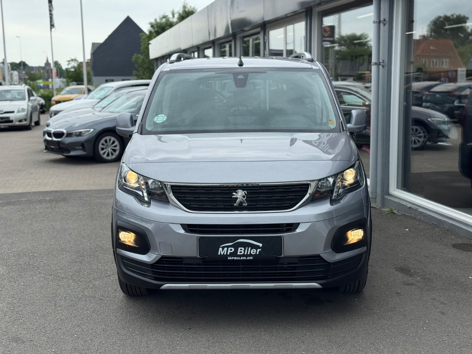 Grå Peugeot Rifter fra 2019