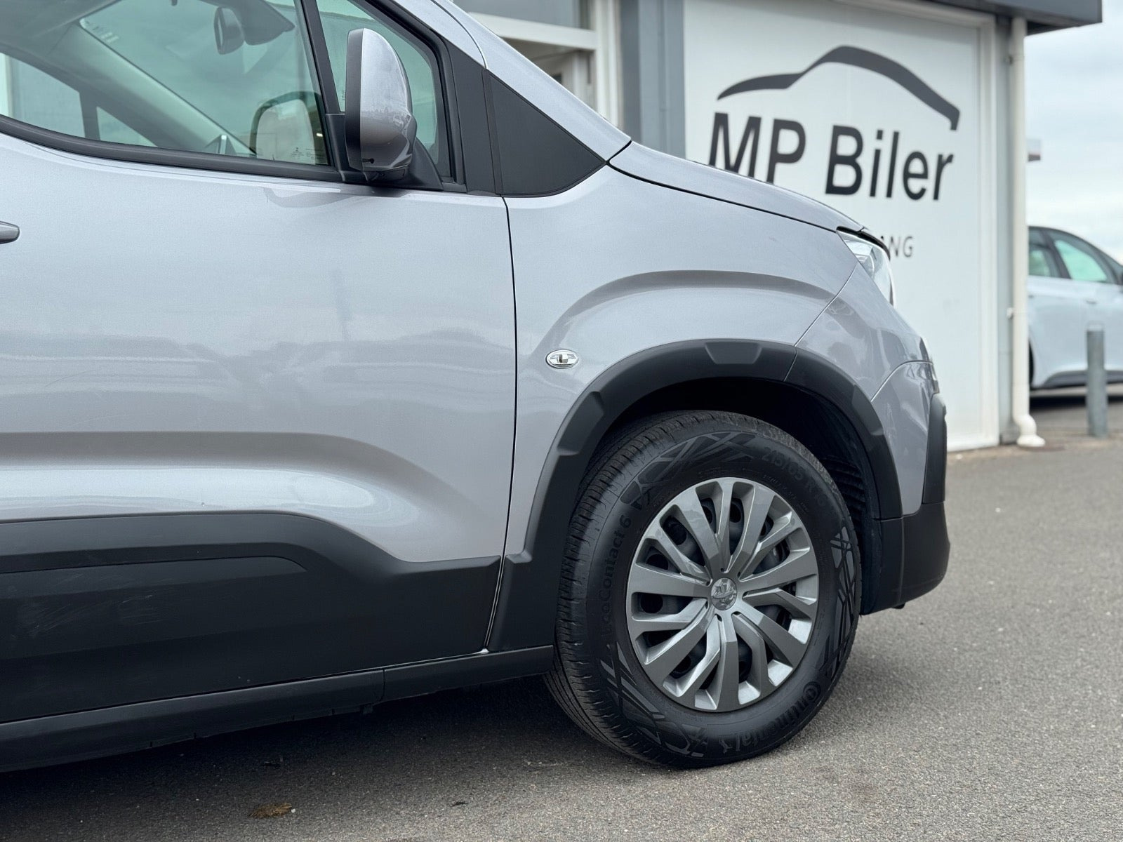Grå Peugeot Rifter fra 2019