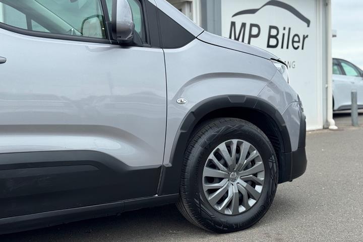 Grå Peugeot Rifter fra 2019