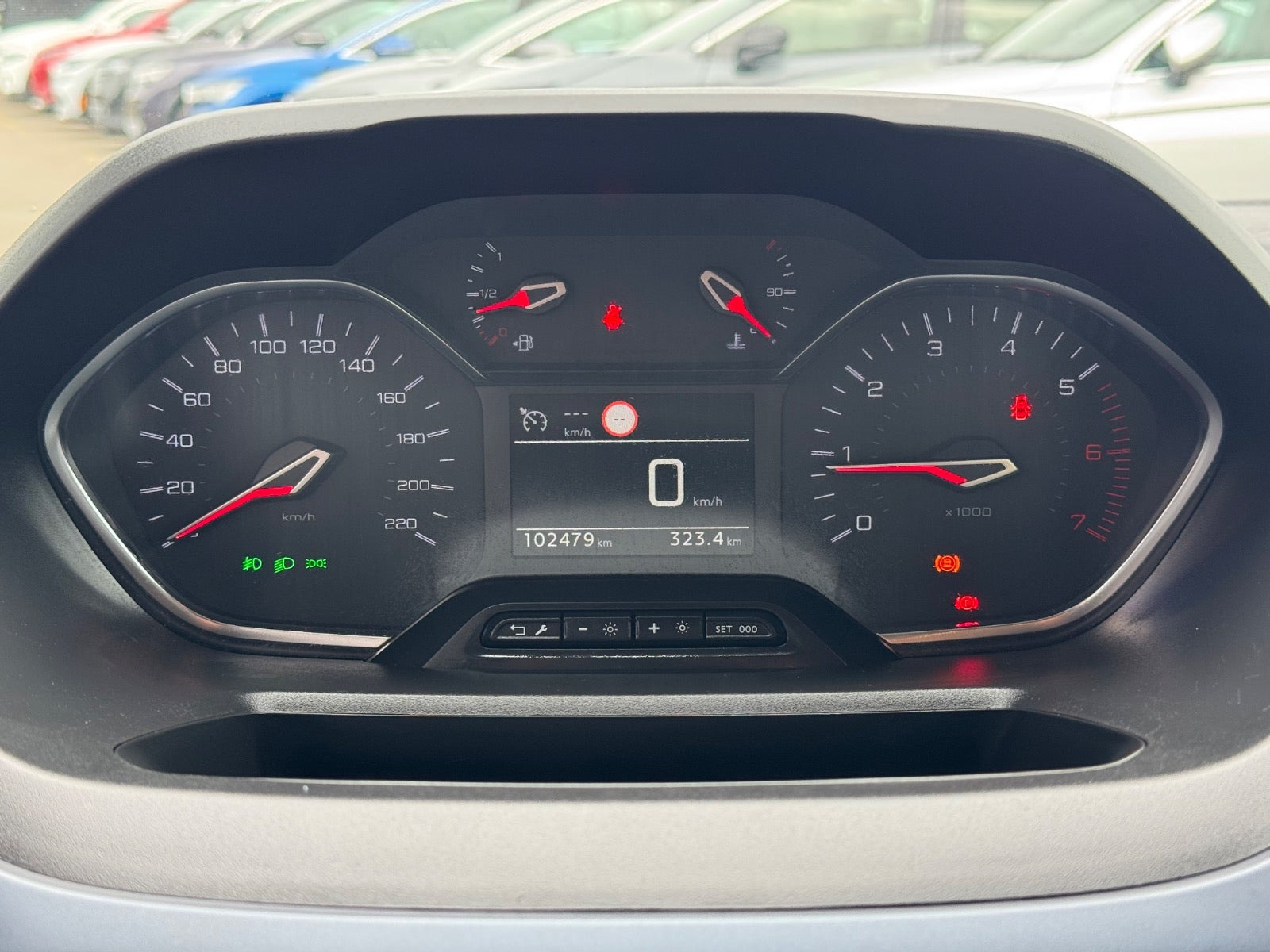 Grå Peugeot Rifter fra 2019