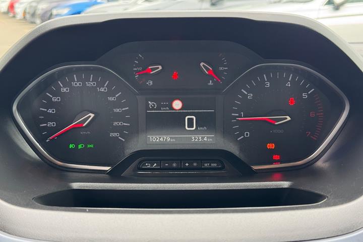 Grå Peugeot Rifter fra 2019