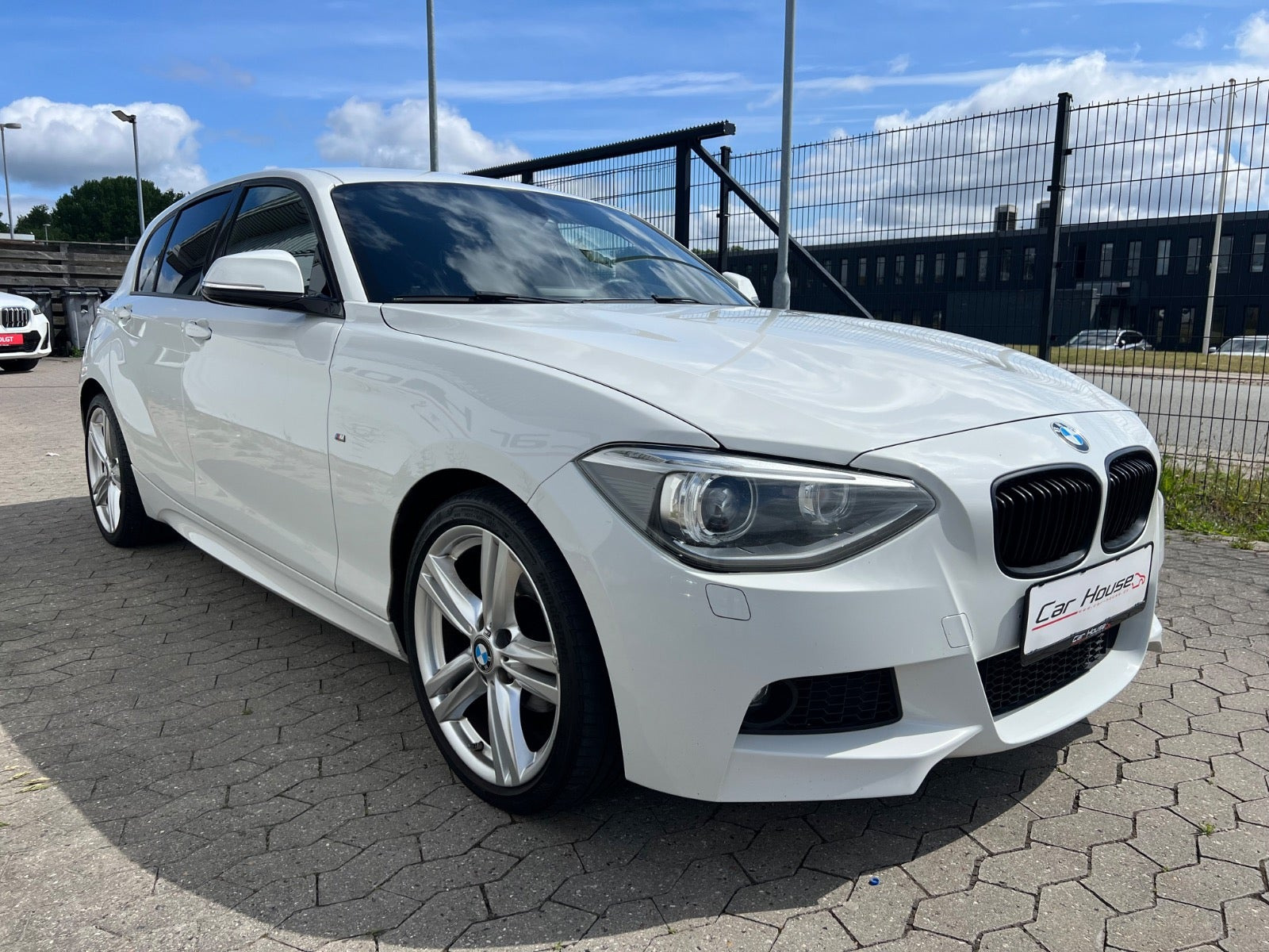 Hvid BMW 116i fra 2014