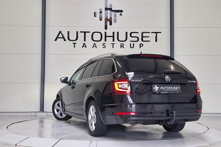 Sort Skoda Octavia fra 2020