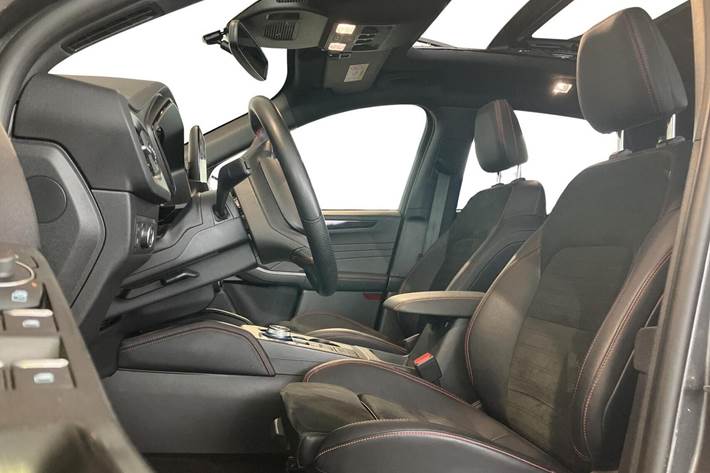 Grå Ford Kuga fra 2023