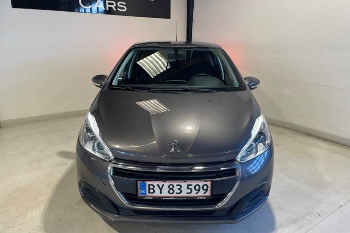 Grå Peugeot 208 fra 2018