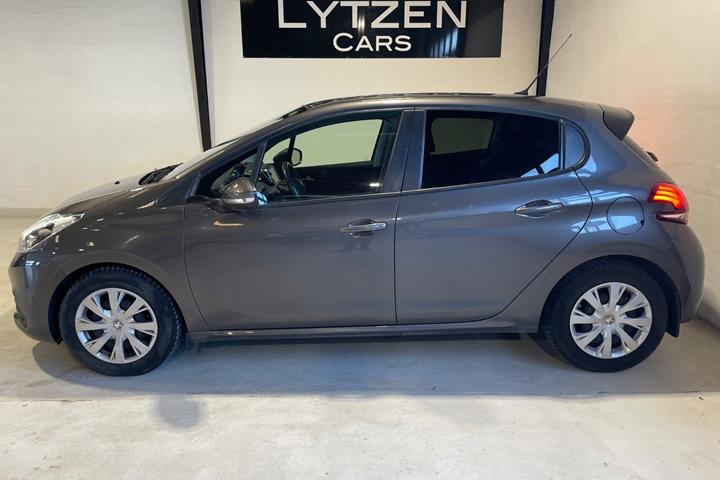 Grå Peugeot 208 fra 2018