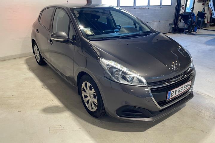 Grå Peugeot 208 fra 2018