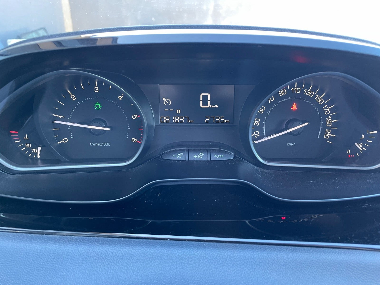 Grå Peugeot 208 fra 2018