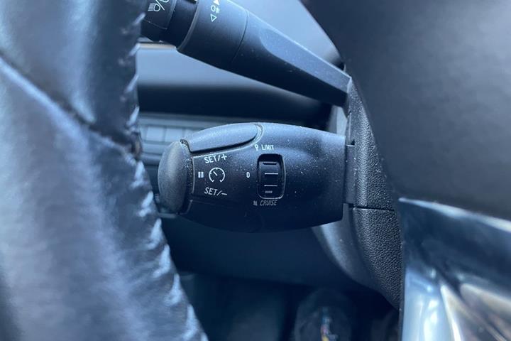 Grå Peugeot 208 fra 2018
