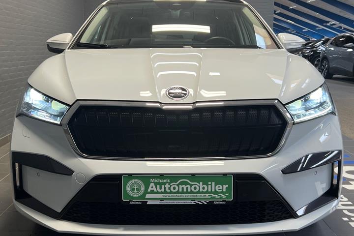 Hvid Skoda Enyaq fra 2023