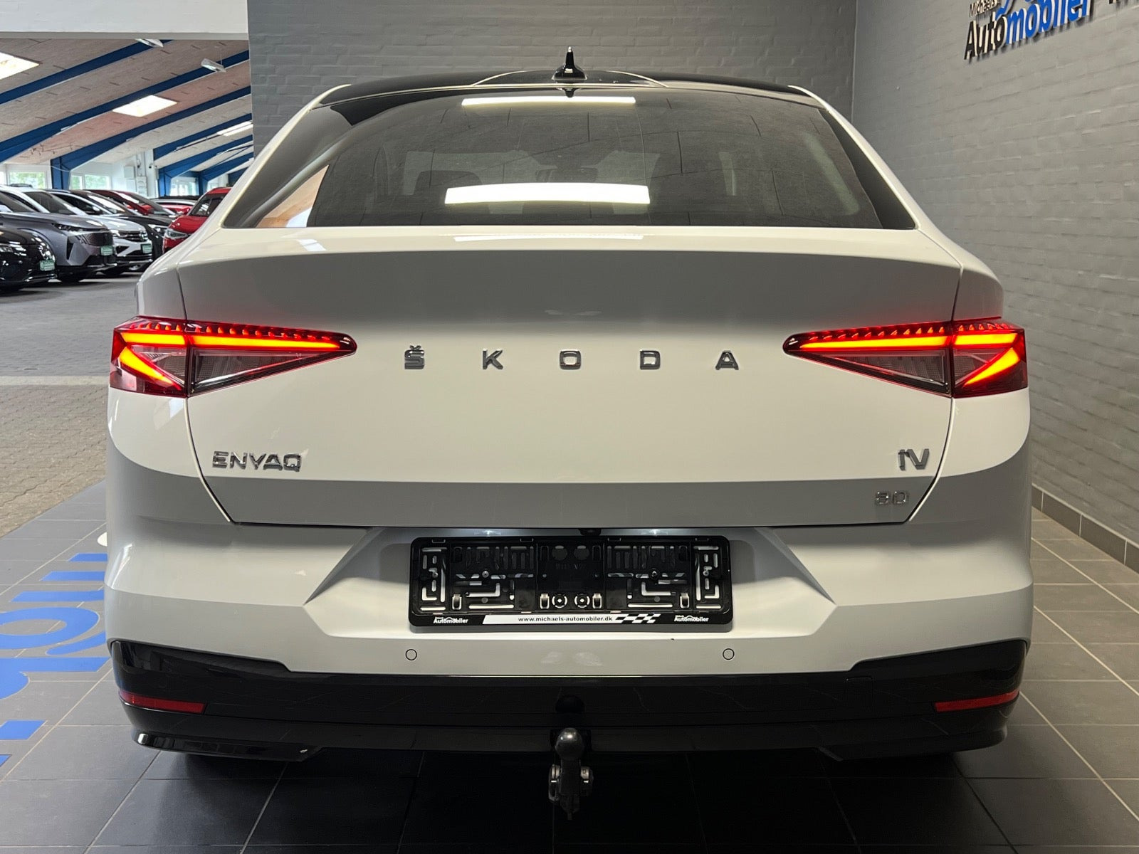 Hvid Skoda Enyaq fra 2023