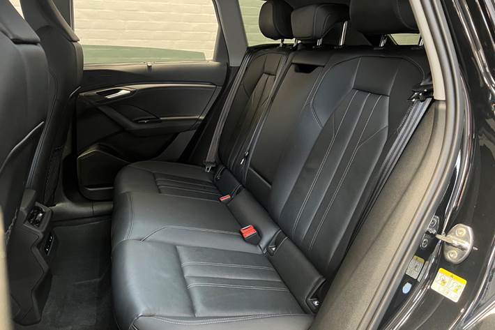 Sort Audi Q6 e-tron fra 2025