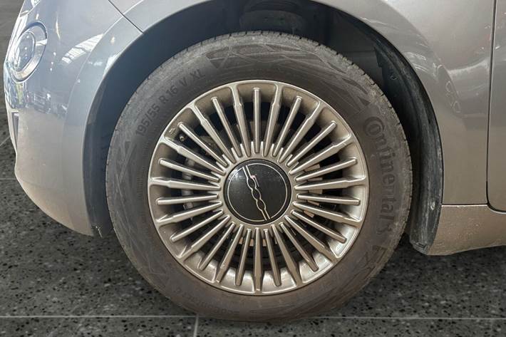 Sølv Fiat 500e fra 2022