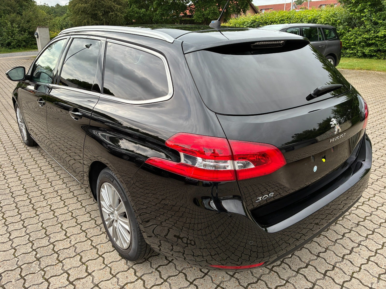 Sort Peugeot 308 fra 2018