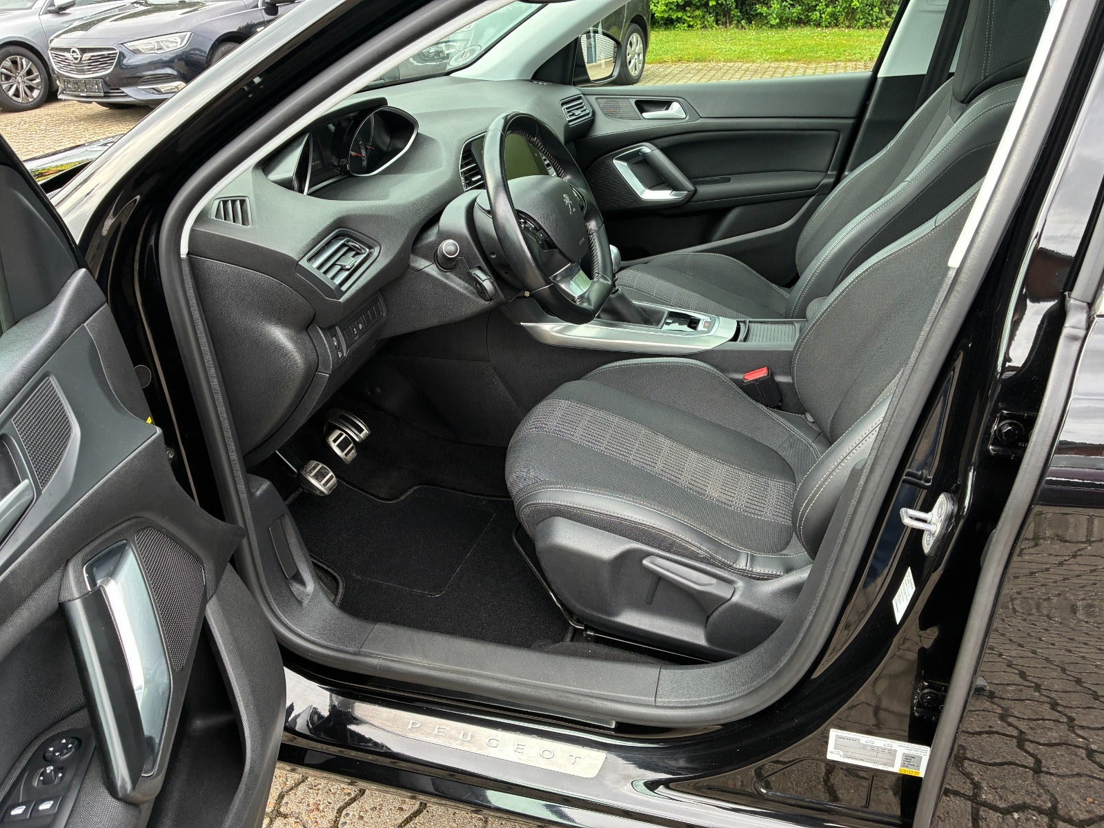 Sort Peugeot 308 fra 2018