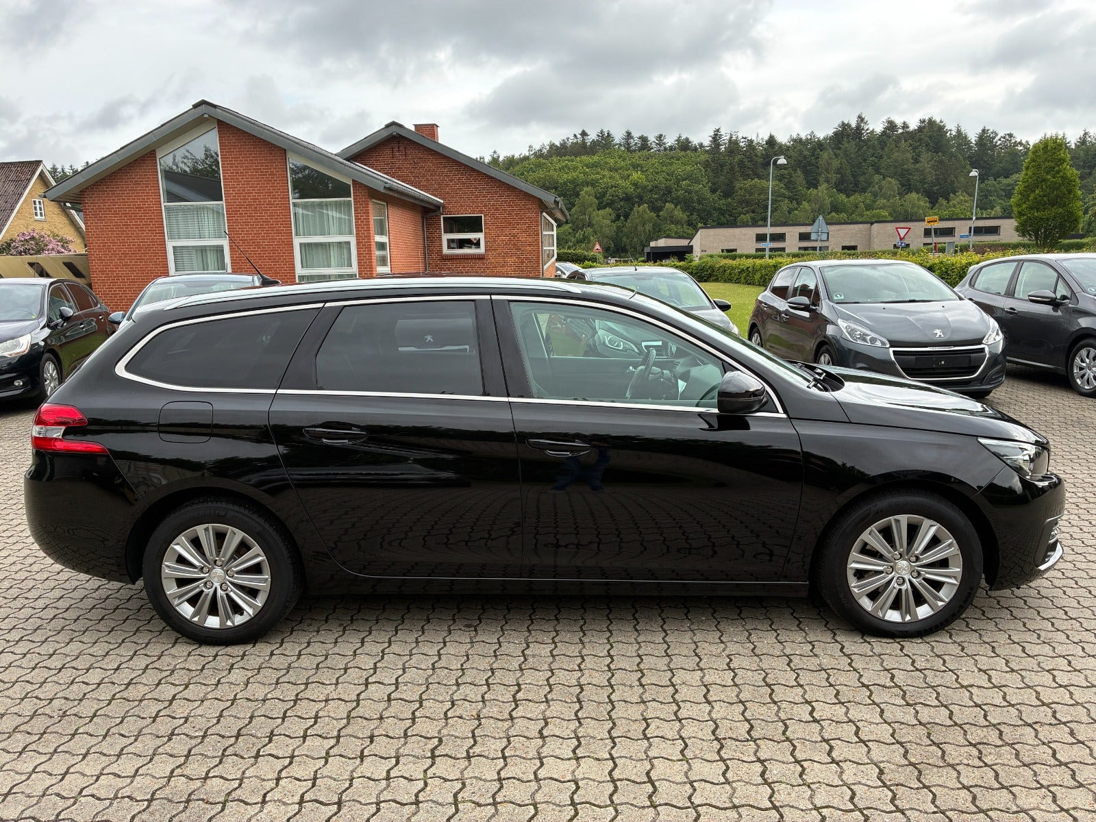 Sort Peugeot 308 fra 2018