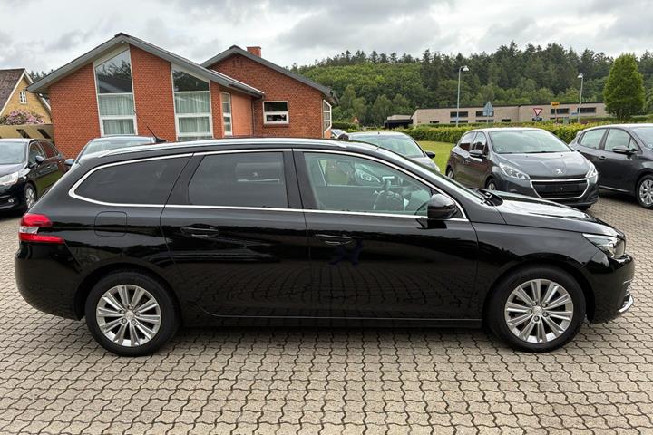 Sort Peugeot 308 fra 2018