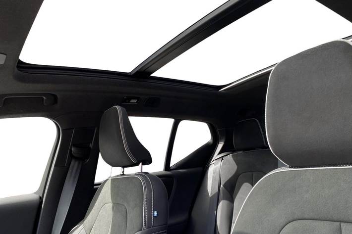 Sølv Volvo EX40 fra 2024