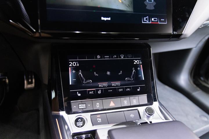Sort Audi Q8 e-tron fra 2024