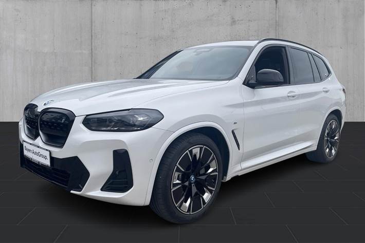 Hvid BMW iX3 fra 2023 set udefra