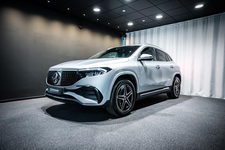 Sølv Mercedes EQA250+ fra 2026 set udefra