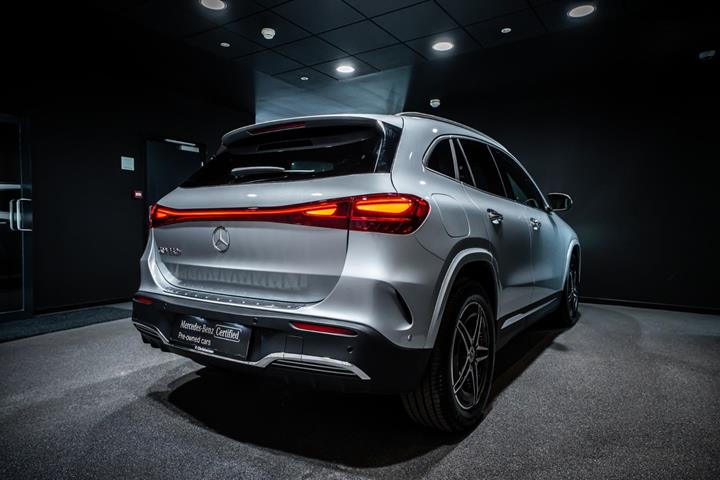 Sølv Mercedes EQA250+ fra 2026