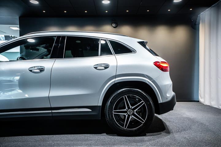 Sølv Mercedes EQA250+ fra 2026