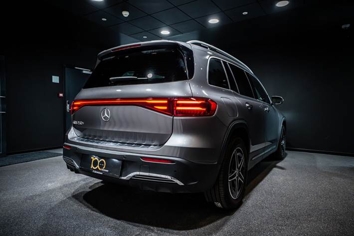 Grå Mercedes EQB250+ fra 2026