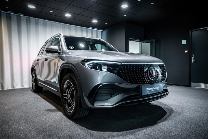Grå Mercedes EQB250+ fra 2026