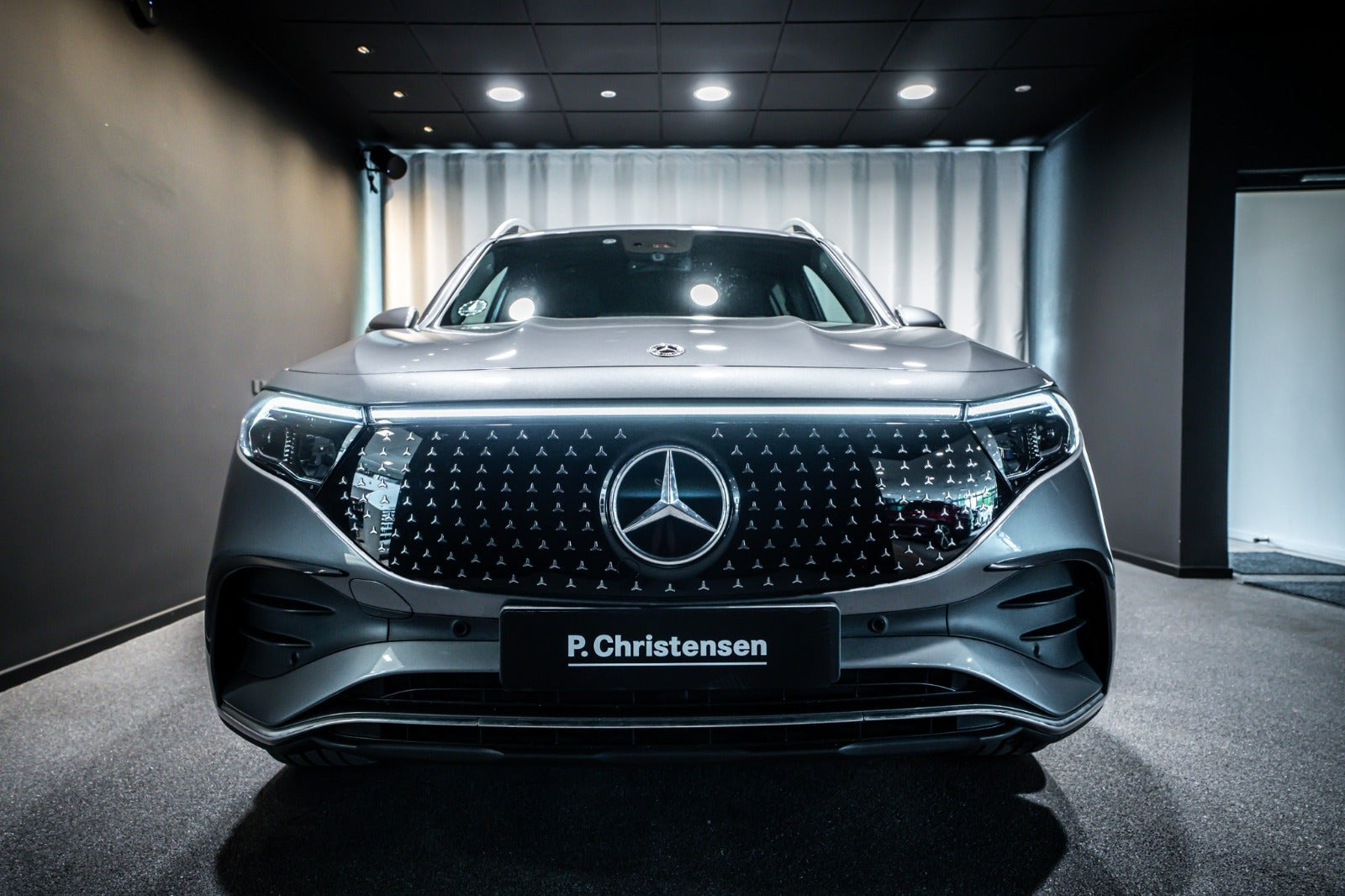 Grå Mercedes EQB250+ fra 2026