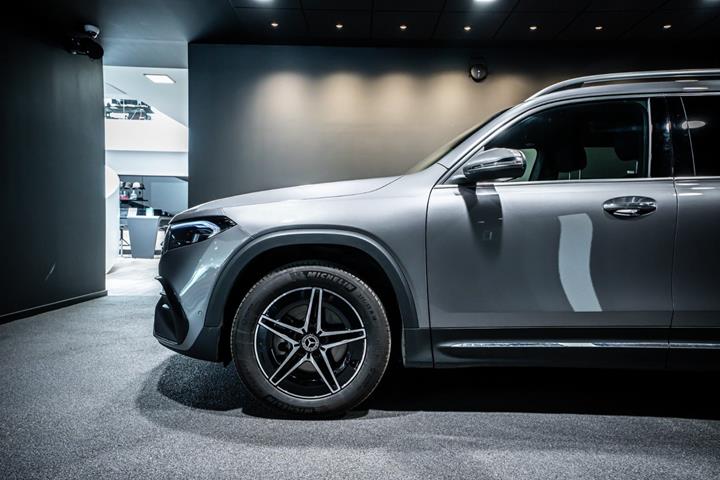 Grå Mercedes EQB250+ fra 2026