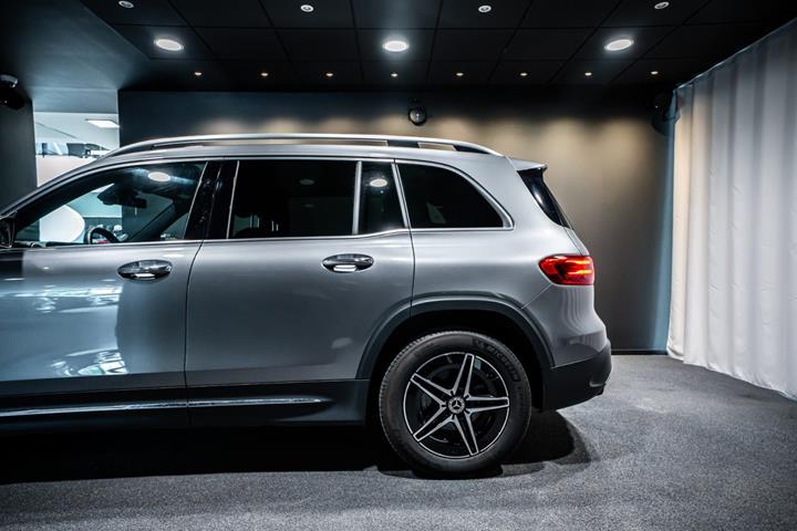 Grå Mercedes EQB250+ fra 2026