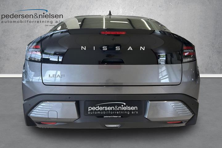 Sort Nissan Leaf fra 2026