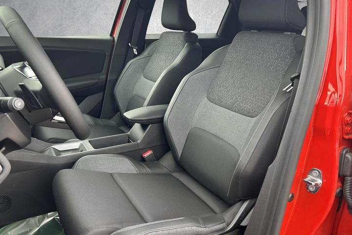 Rød Nissan Micra fra 2026