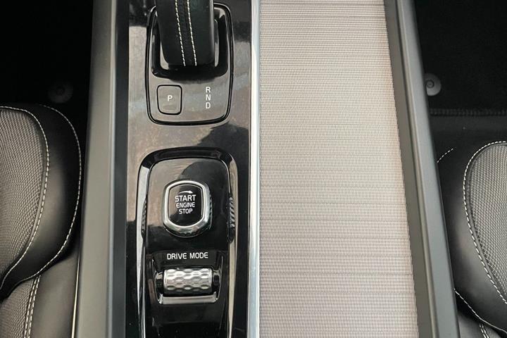Blå Volvo XC60 fra 2021