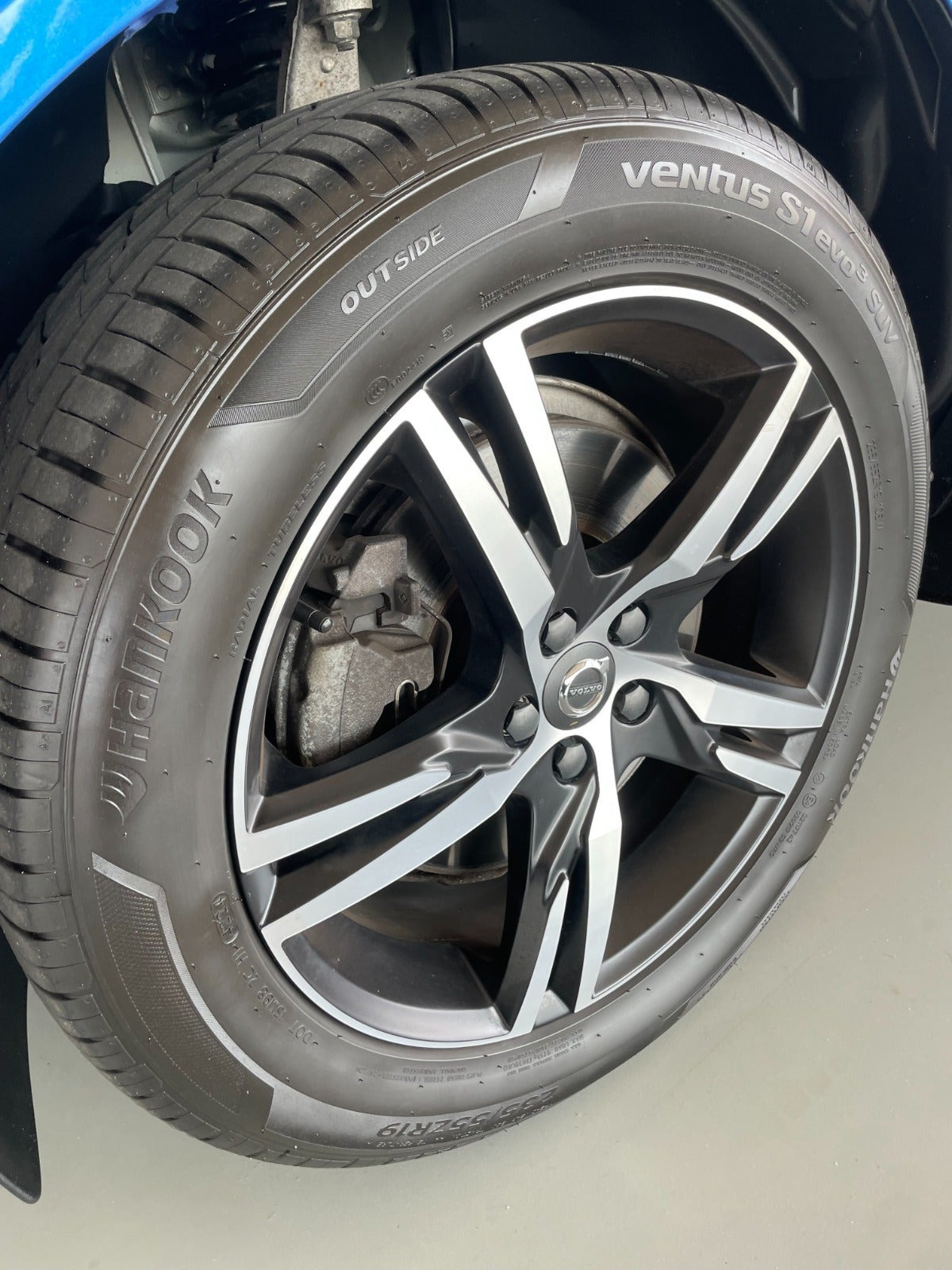 Blå Volvo XC60 fra 2021